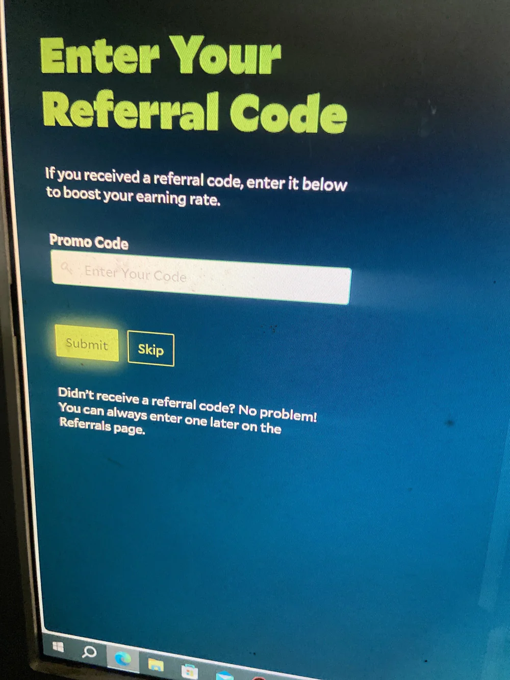 Layar pendaftaran akun Salad dengan email dan verifikasi kode